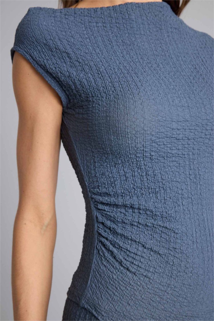 Woman Light Indigo تيشيرت نص ردن سليم فيت بكتف واحد