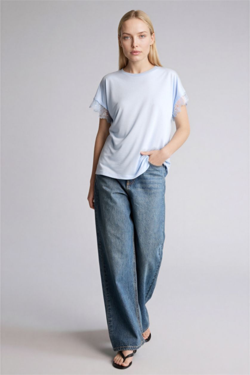 Kadın Açık Mavi Bisiklet Yaka Kısa Kollu Tişört