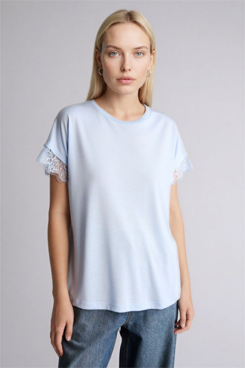 Kadın Açık Mavi Bisiklet Yaka Kısa Kollu Tişört