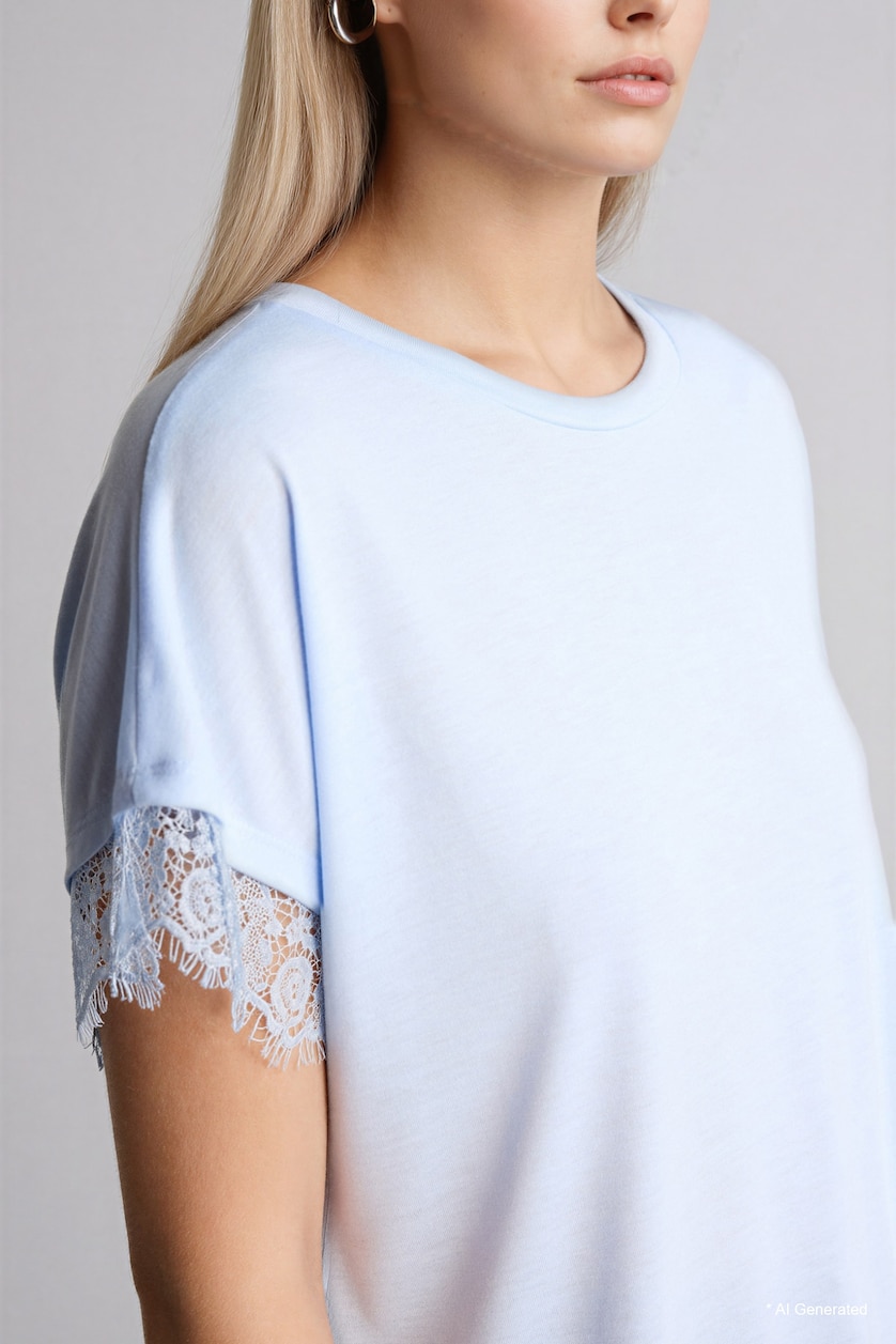 Woman Light Blue Crew Neck Short Sleeve T-Shirt