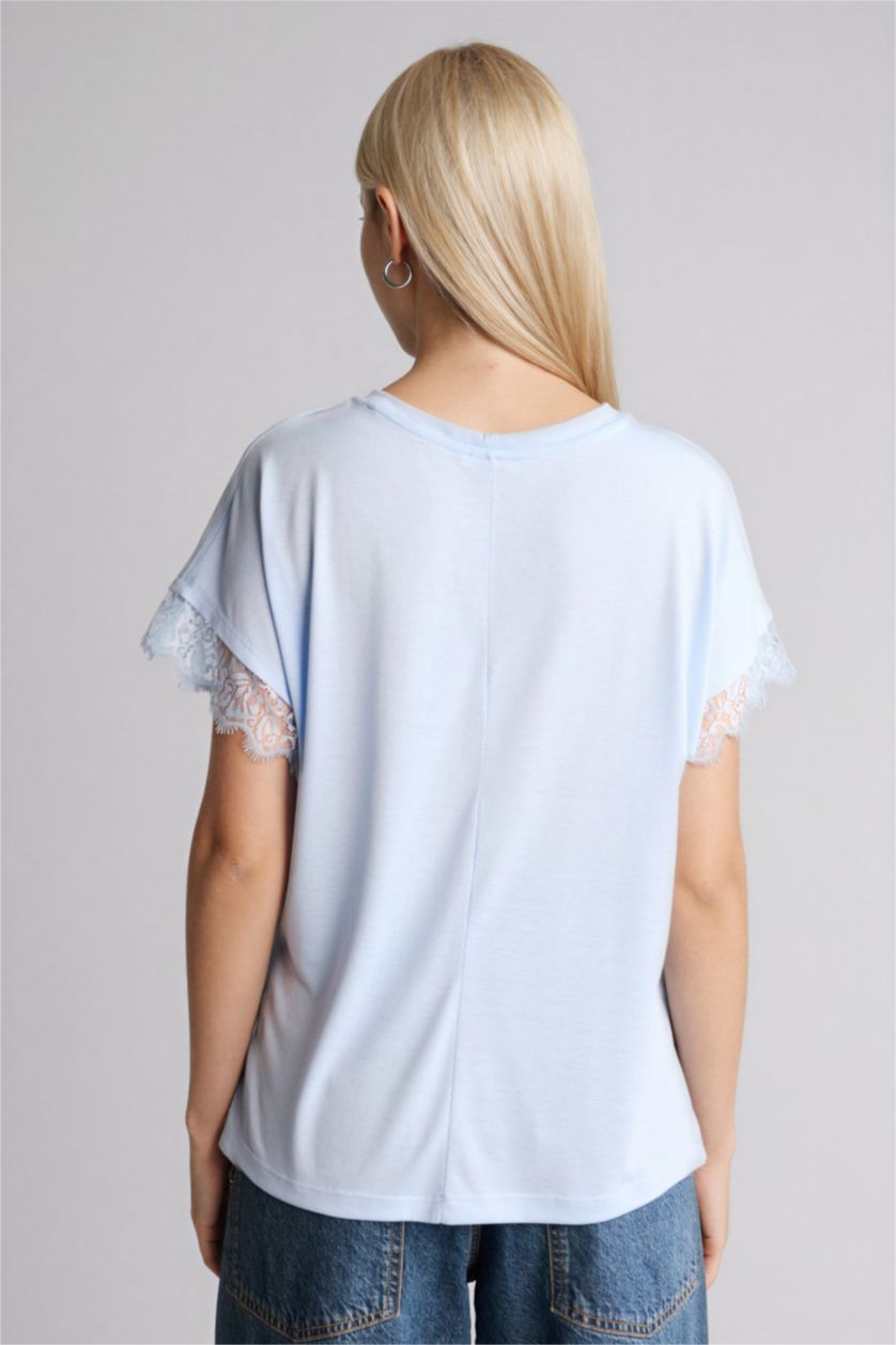 Kadın Açık Mavi Bisiklet Yaka Kısa Kollu Tişört