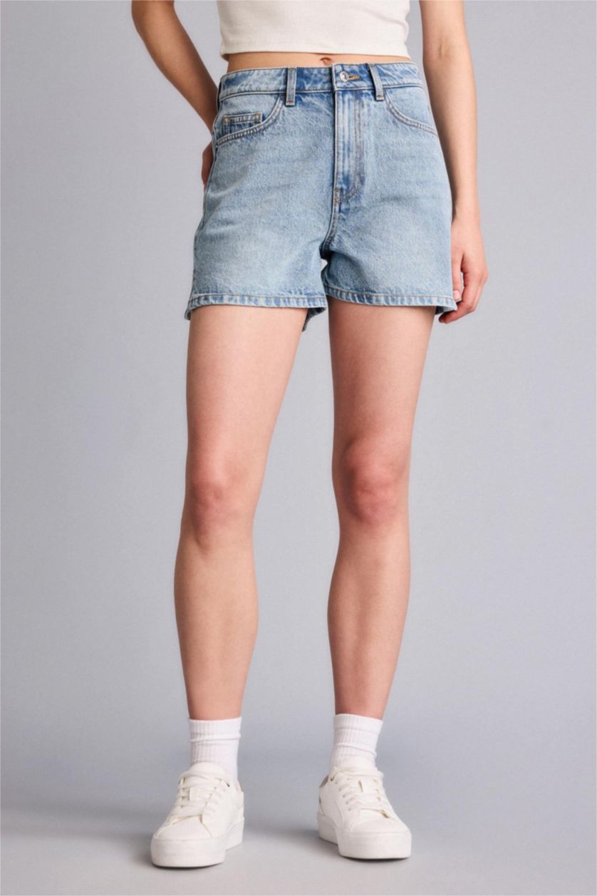 Kadın Açık Mavi Mom Fıt Jean Şort