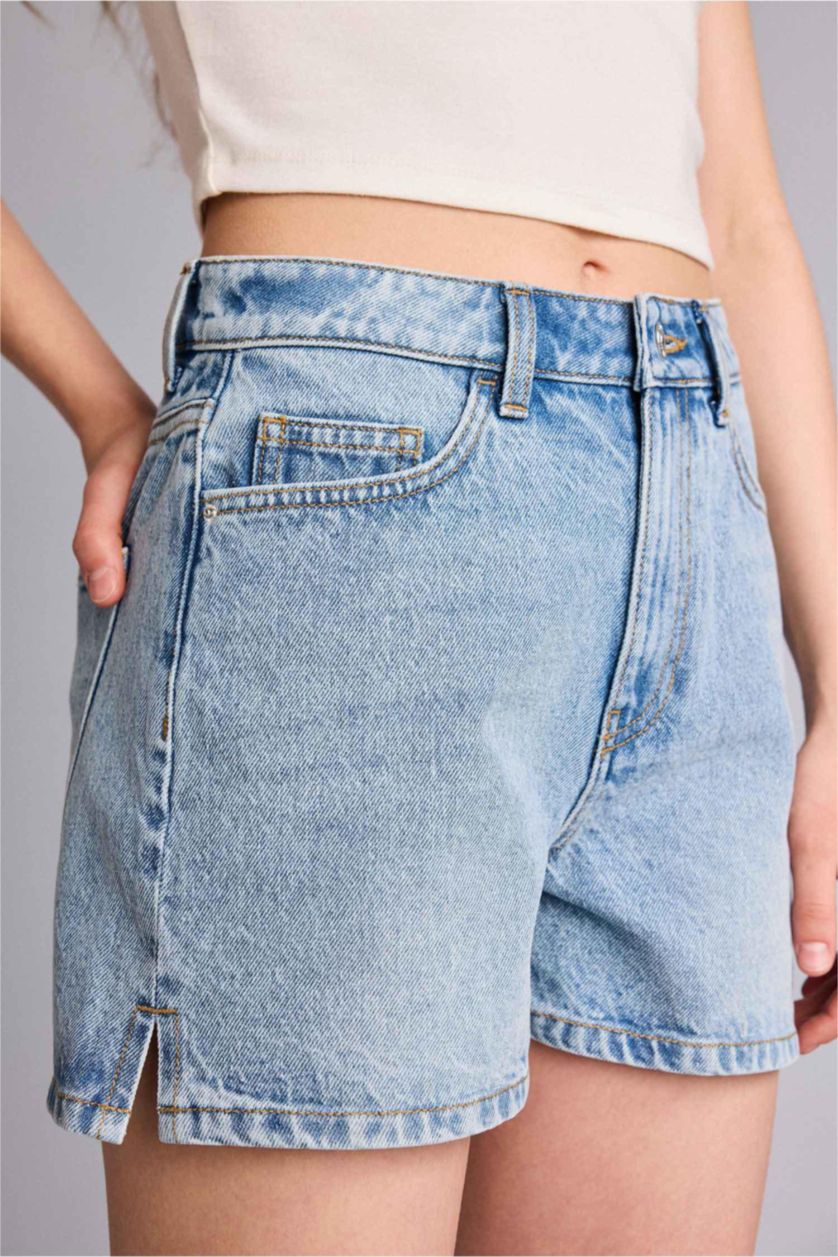 Kadın Açık Mavi Mom Fıt Jean Şort
