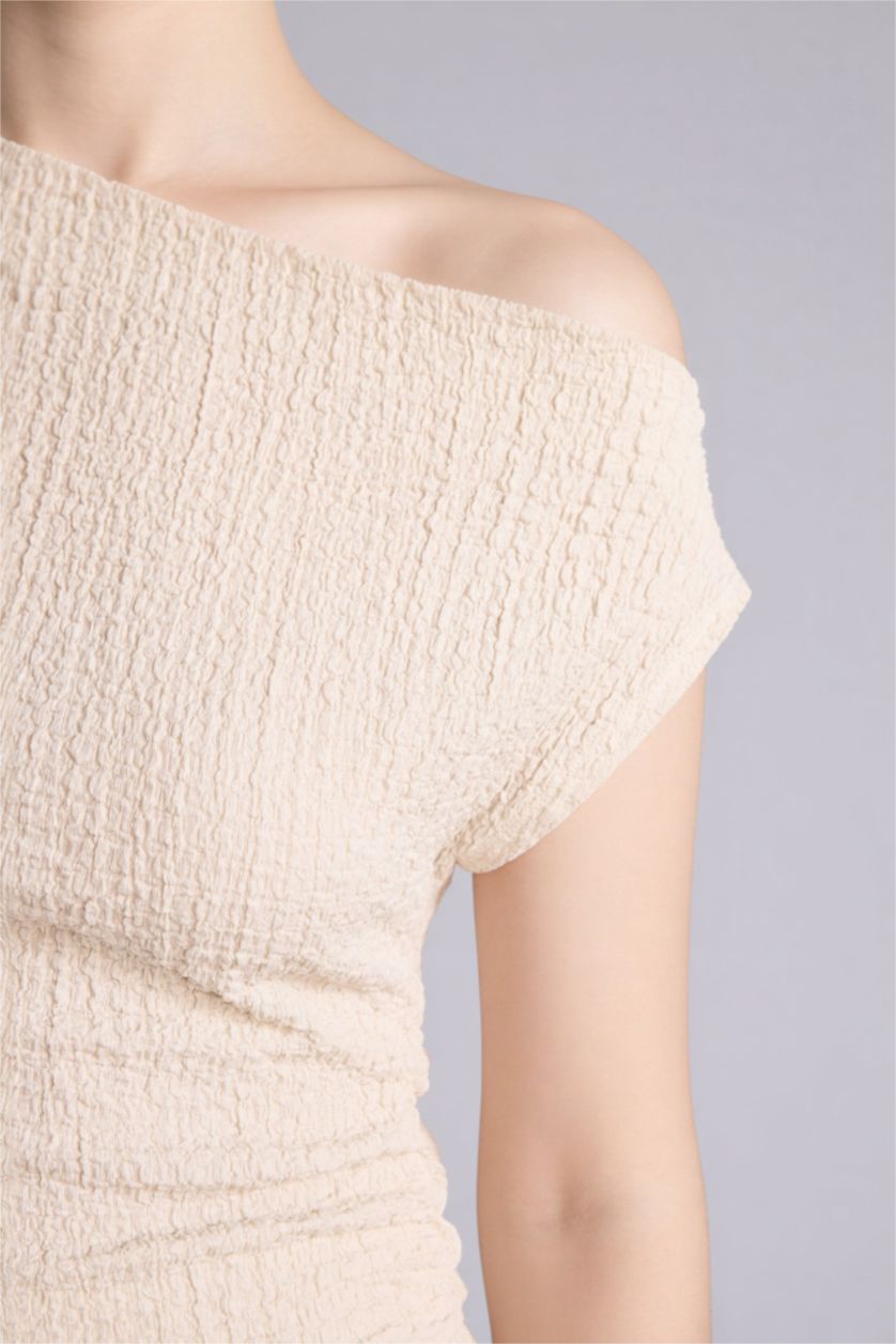 FEMME Beige T-shirt froissé à une épaule Coupe slim