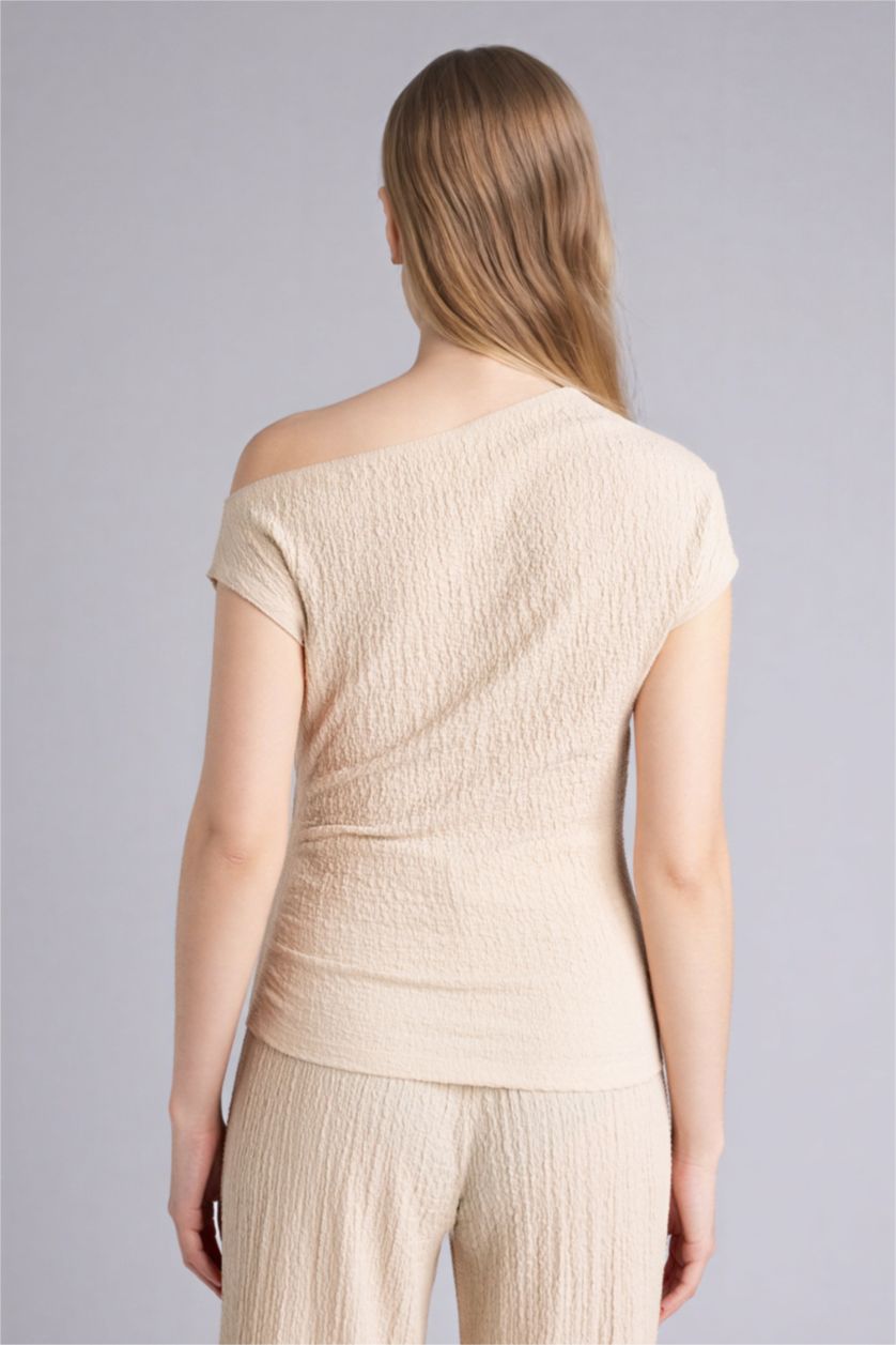 FEMME Beige T-shirt froissé à une épaule Coupe slim