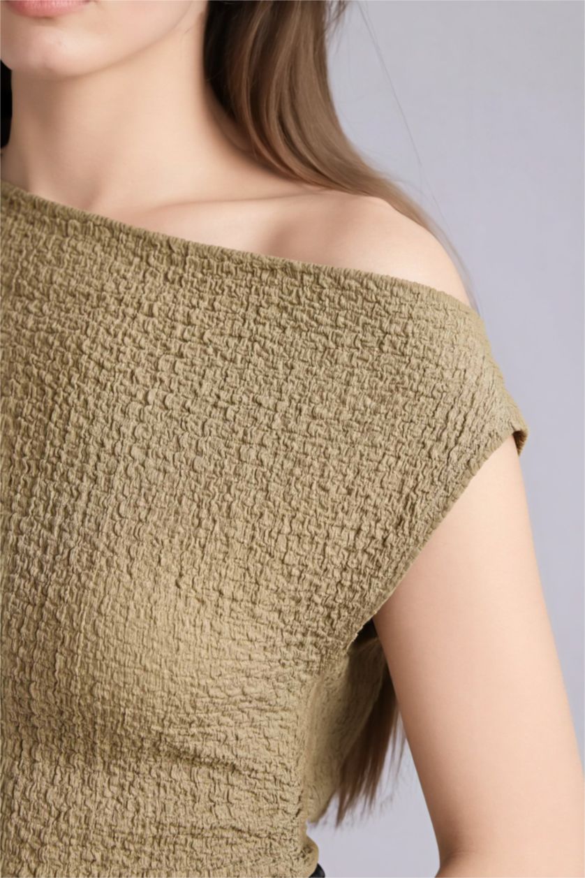 FEMME Kaki T-shirt froissé à une épaule Coupe slim