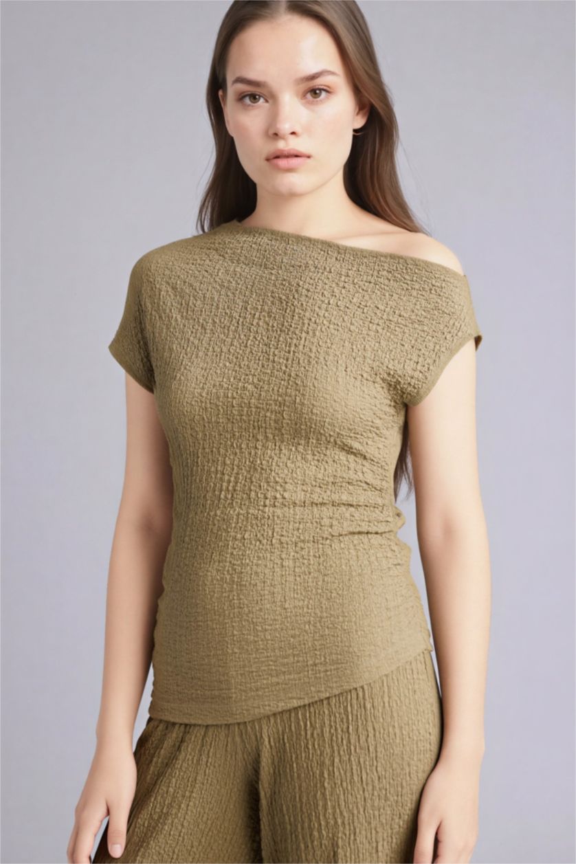 FEMME Kaki T-shirt froissé à une épaule Coupe slim
