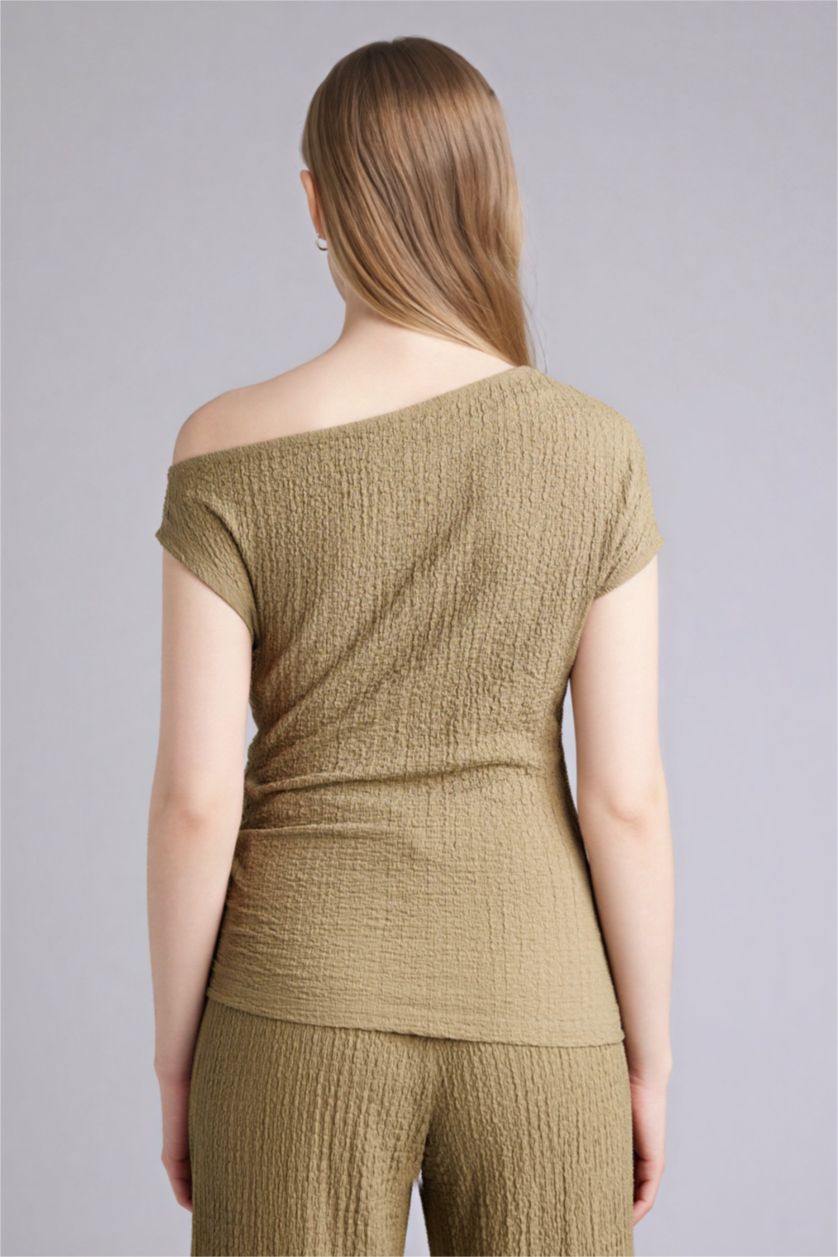 FEMME Kaki T-shirt froissé à une épaule Coupe slim
