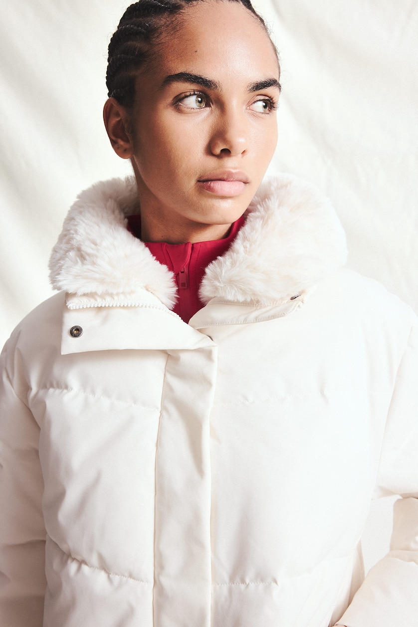 نساء بيج فاتح Regular Fit Faux Fur Collar Polo Zip-Up Puffer Jacket