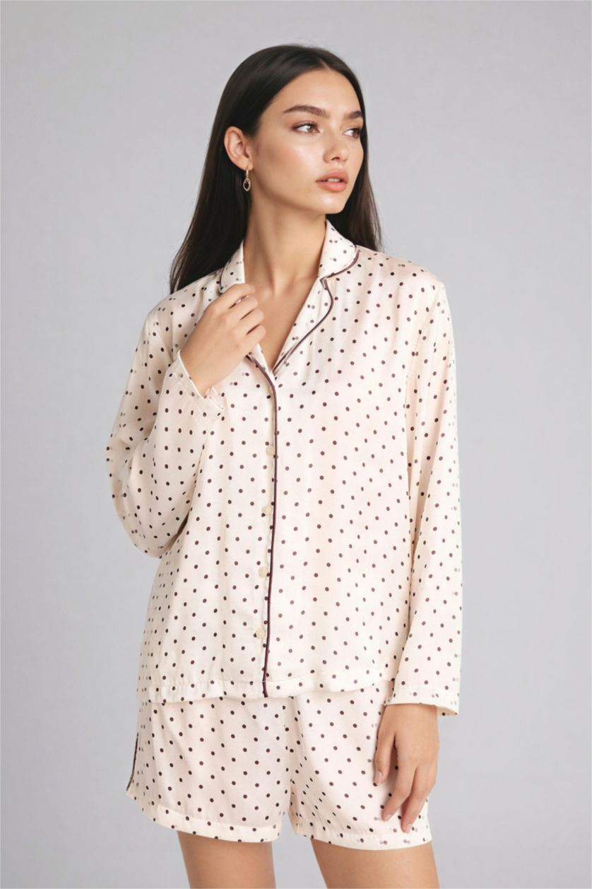 حريمي بيج فاتح طقم ستان قصة عادية كم طويل - قطعتين