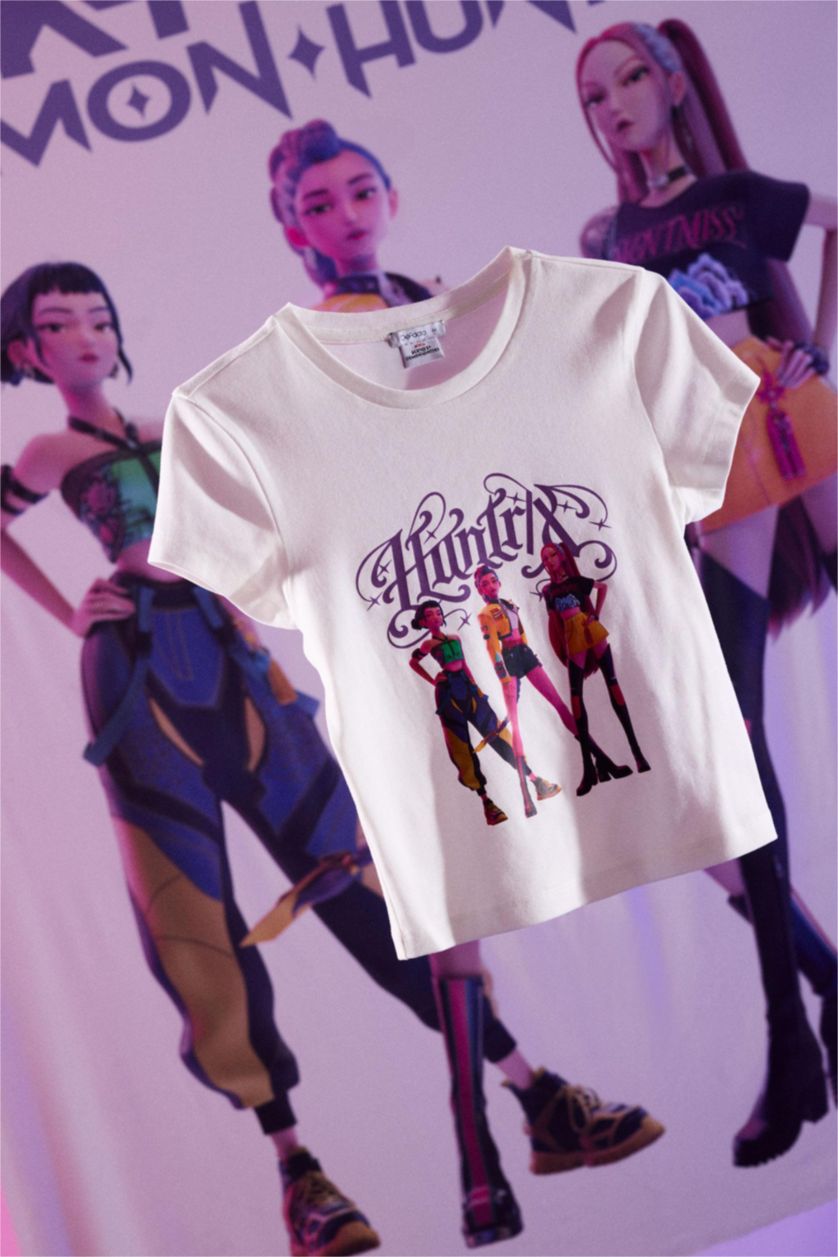 حريمي اوف وايت تيشيرت مخصر سليم فيت من Kpop - Demon Hunters