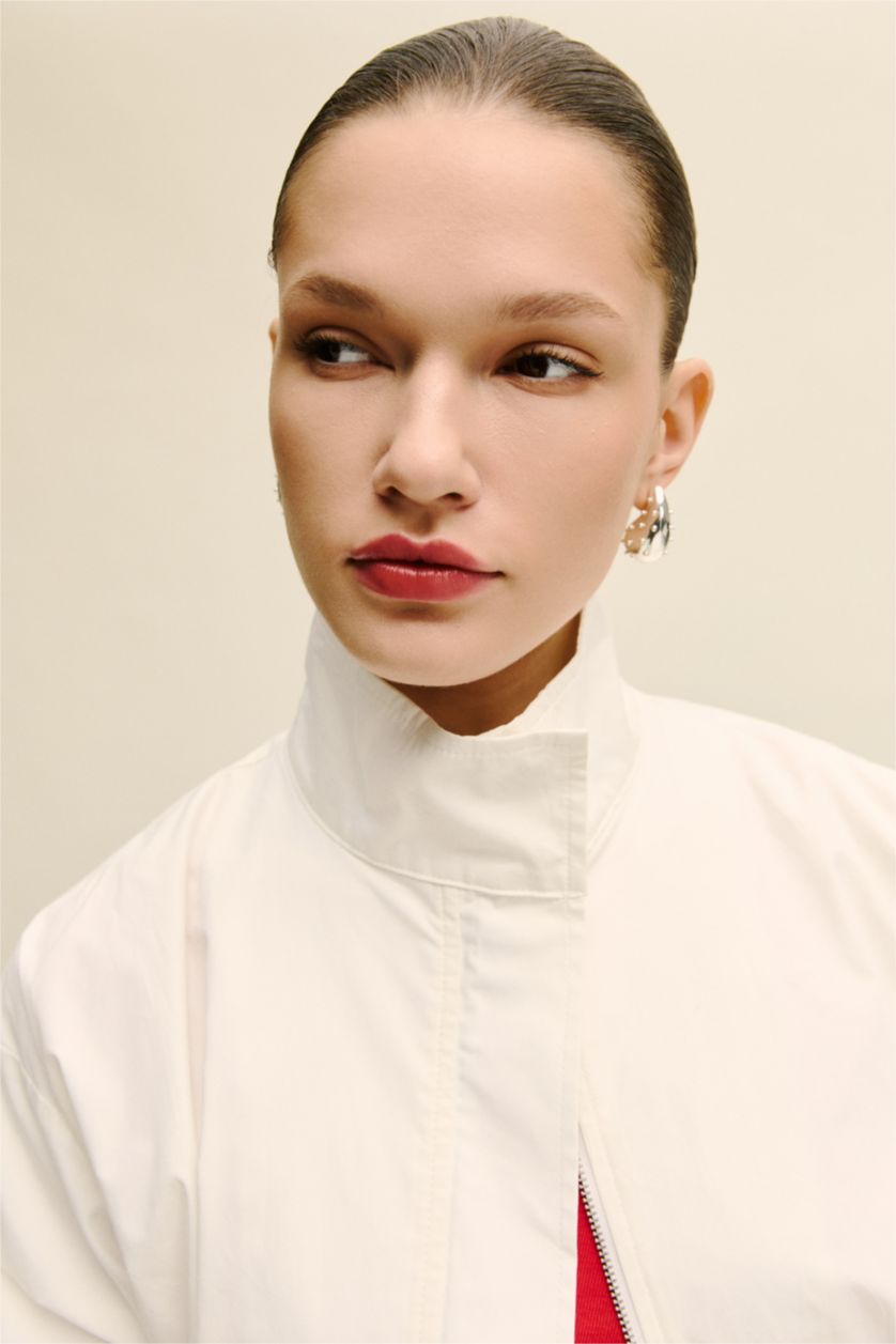 نساء بيج فاتح جاكيت بوبلين بالون فيت بياخة عالية