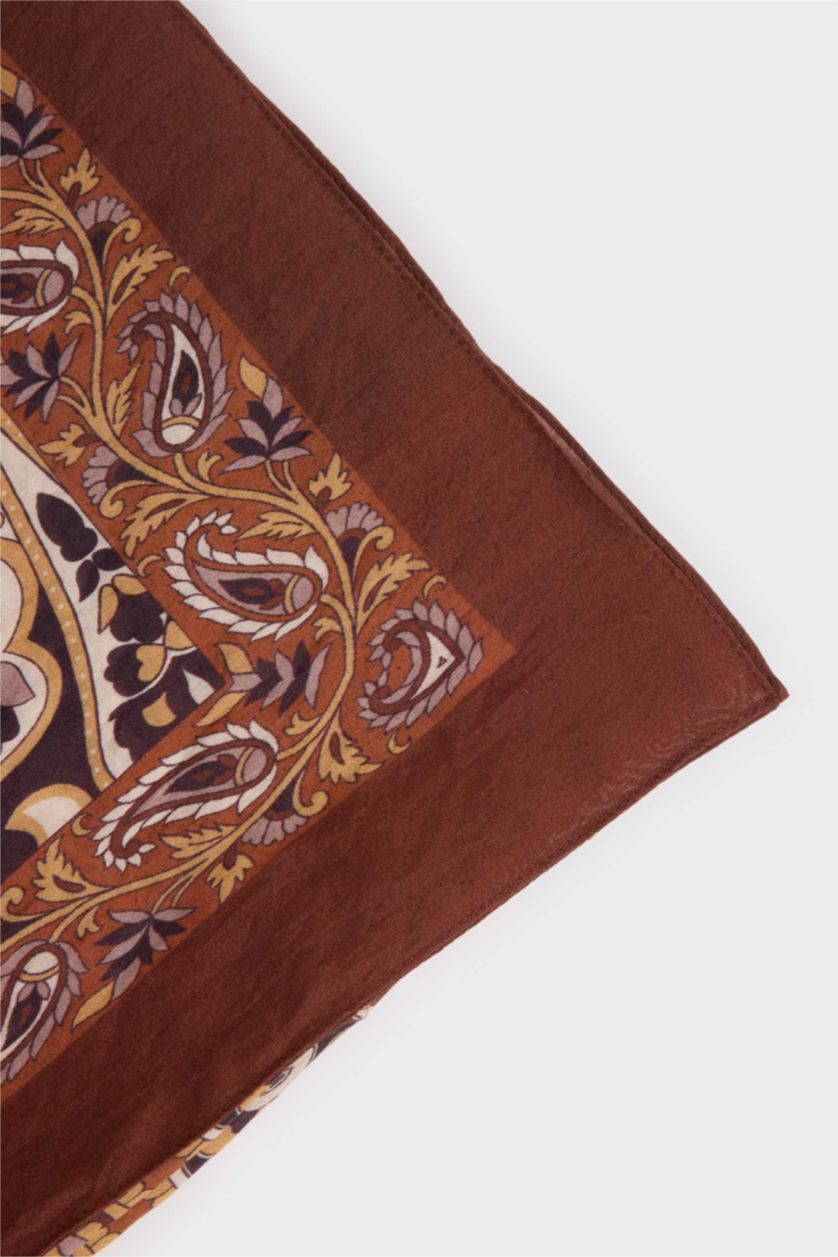 Kadın Kahve Kadın Şal