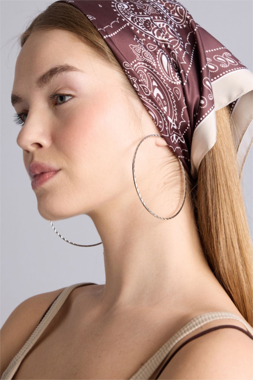 نساء بني غامق شال نسائي من ستان مطبوع