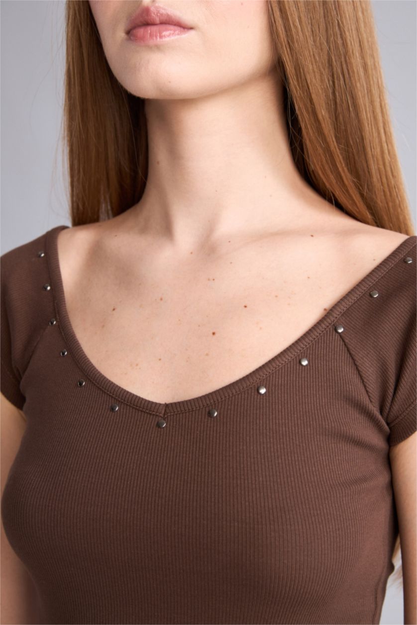 Kadın Kahve Fitted V Yaka Kaşkorse Tişört