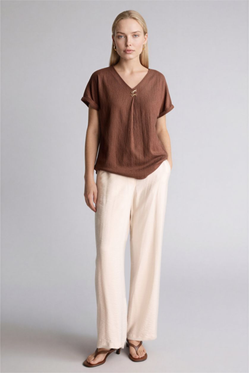 Kadın Kahve Regular Fıt V Yaka Bürümcük Kısa Kollu Tişört
