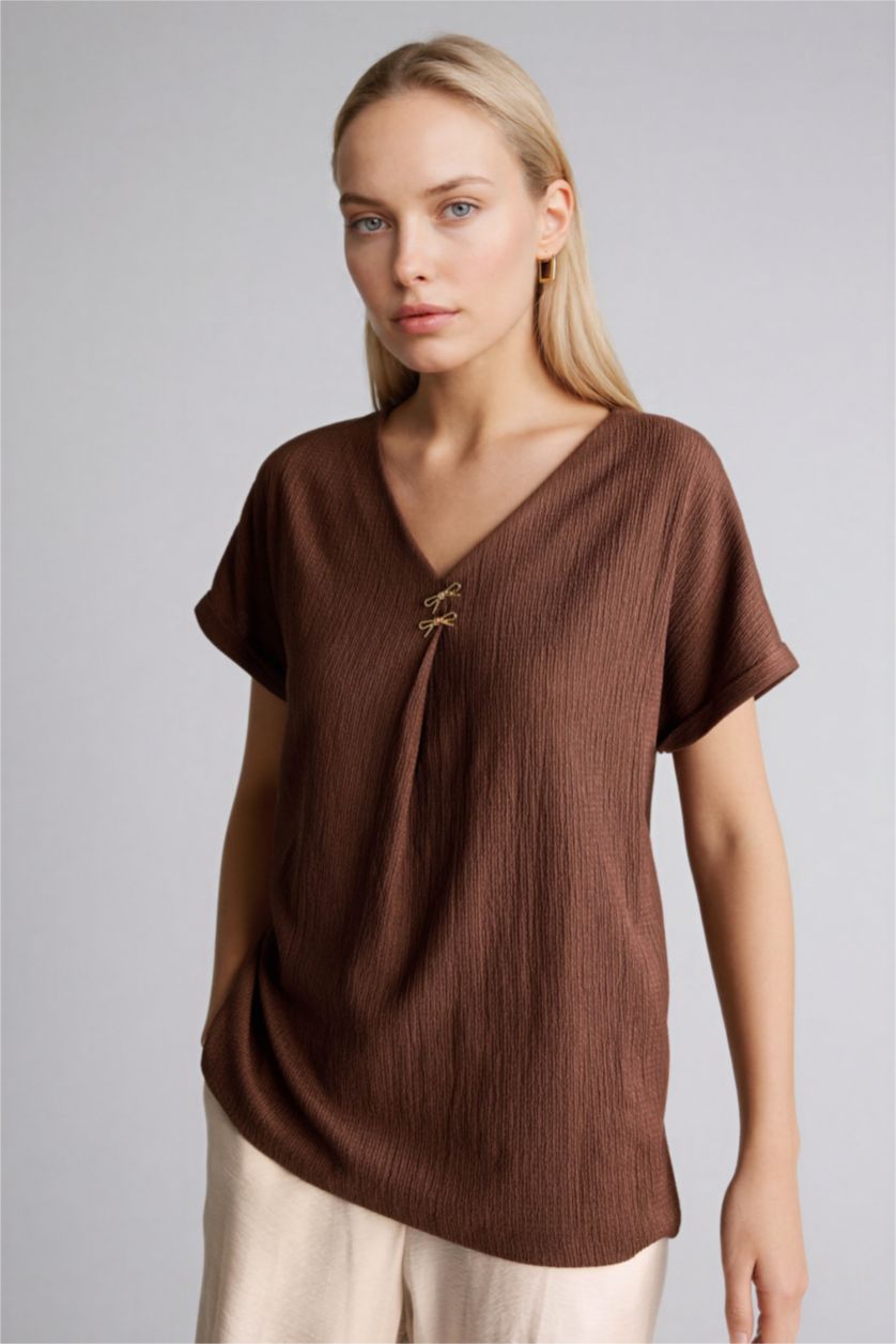 Kadın Kahve Regular Fıt V Yaka Bürümcük Kısa Kollu Tişört