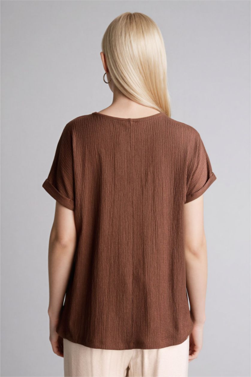 Kadın Kahve Regular Fıt V Yaka Bürümcük Kısa Kollu Tişört