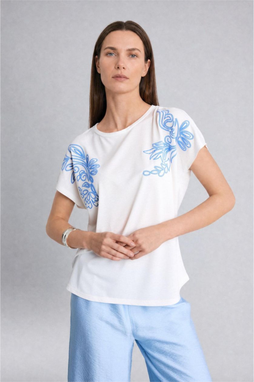 نساء بيج فاتح Regular Fit Short Sleeve T-Shirt