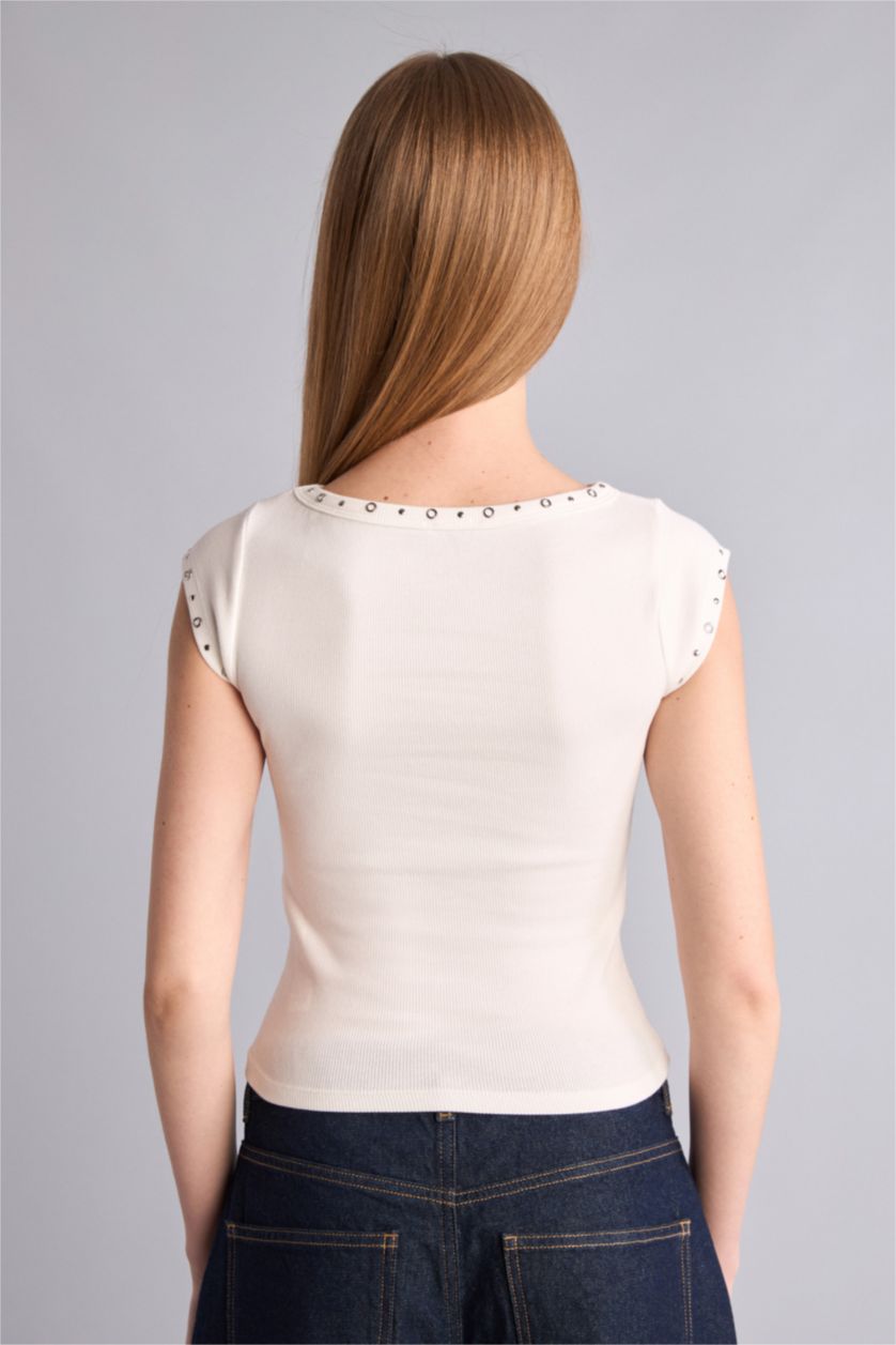 Kadın Kırık Beyaz Fıtted Kayık Yaka Kaşkorse Tişört