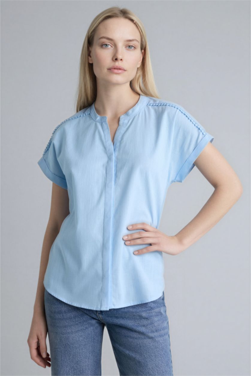 Kadın Açık Mavi Regular Fıt Bisiklet Yaka Flamlı Pamuk Kısa Kollu Gömlek