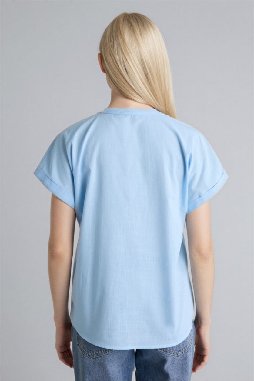 Kadın Açık Mavi Regular Fıt Bisiklet Yaka Flamlı Pamuk Kısa Kollu Gömlek