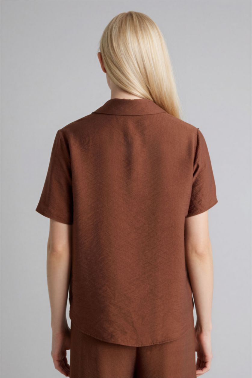 حريمي بني فاتح قميص بولو نص كم قصة عادية