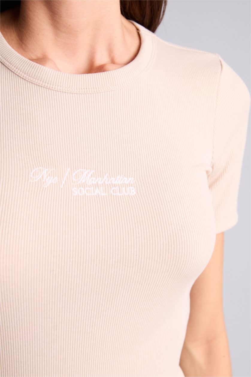 Kadın Bej Slım Fıt Bisiklet Yaka Nakış Baskı Baskılı Fitilli Kaşkorse Kısa Kollu Tişört