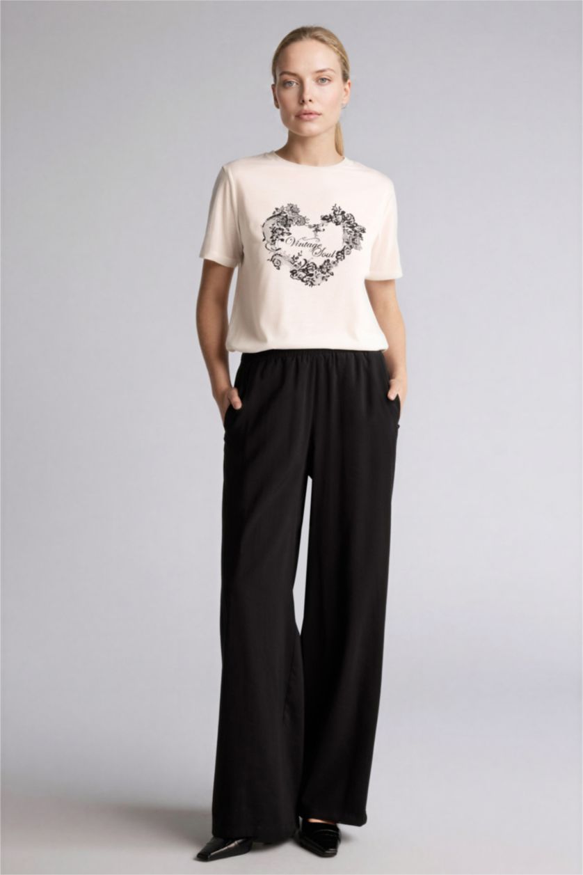 Kadın Ekru Regular Fıt Bisiklet Yaka Çiçekli Kısa Kollu Tişört