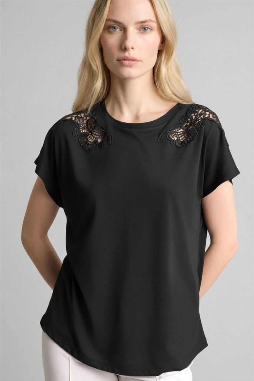 Woman Black Regular Fit Short Sleeve T-Shirt