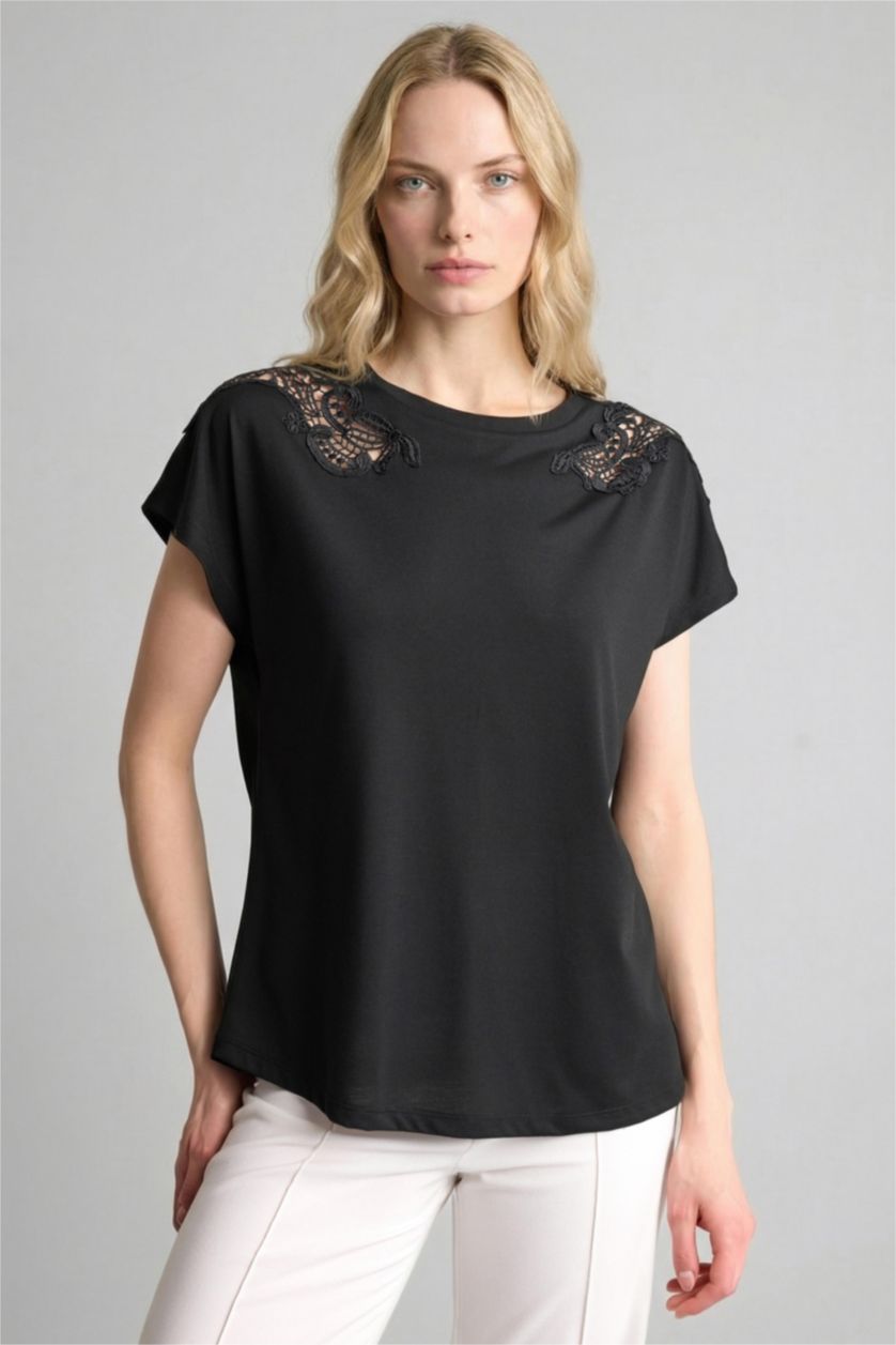 Woman Black Regular Fit Short Sleeve T-Shirt
