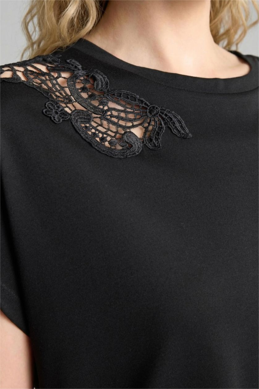 Woman Black Regular Fit Short Sleeve T-Shirt