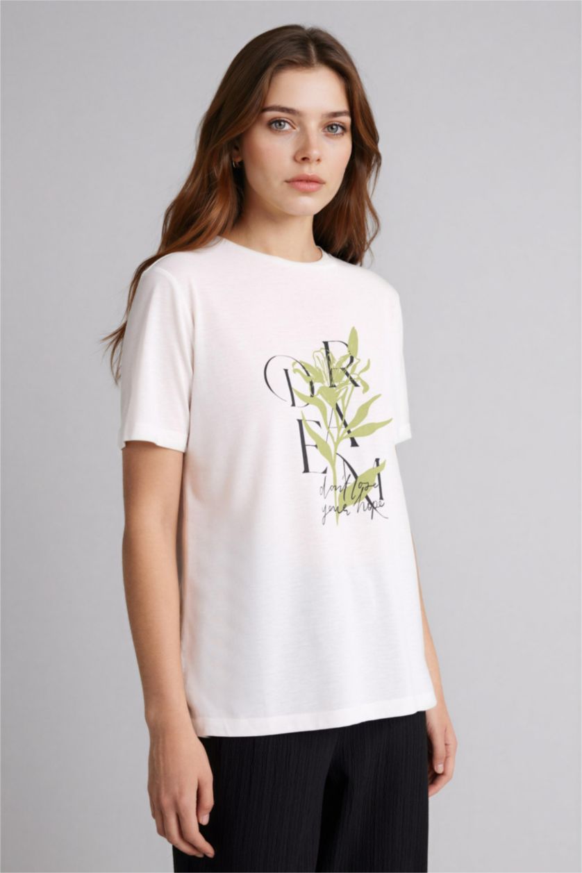 Kadın Ekru Regular Fıt Bisiklet Yaka Çiçekli Kısa Kollu Tişört