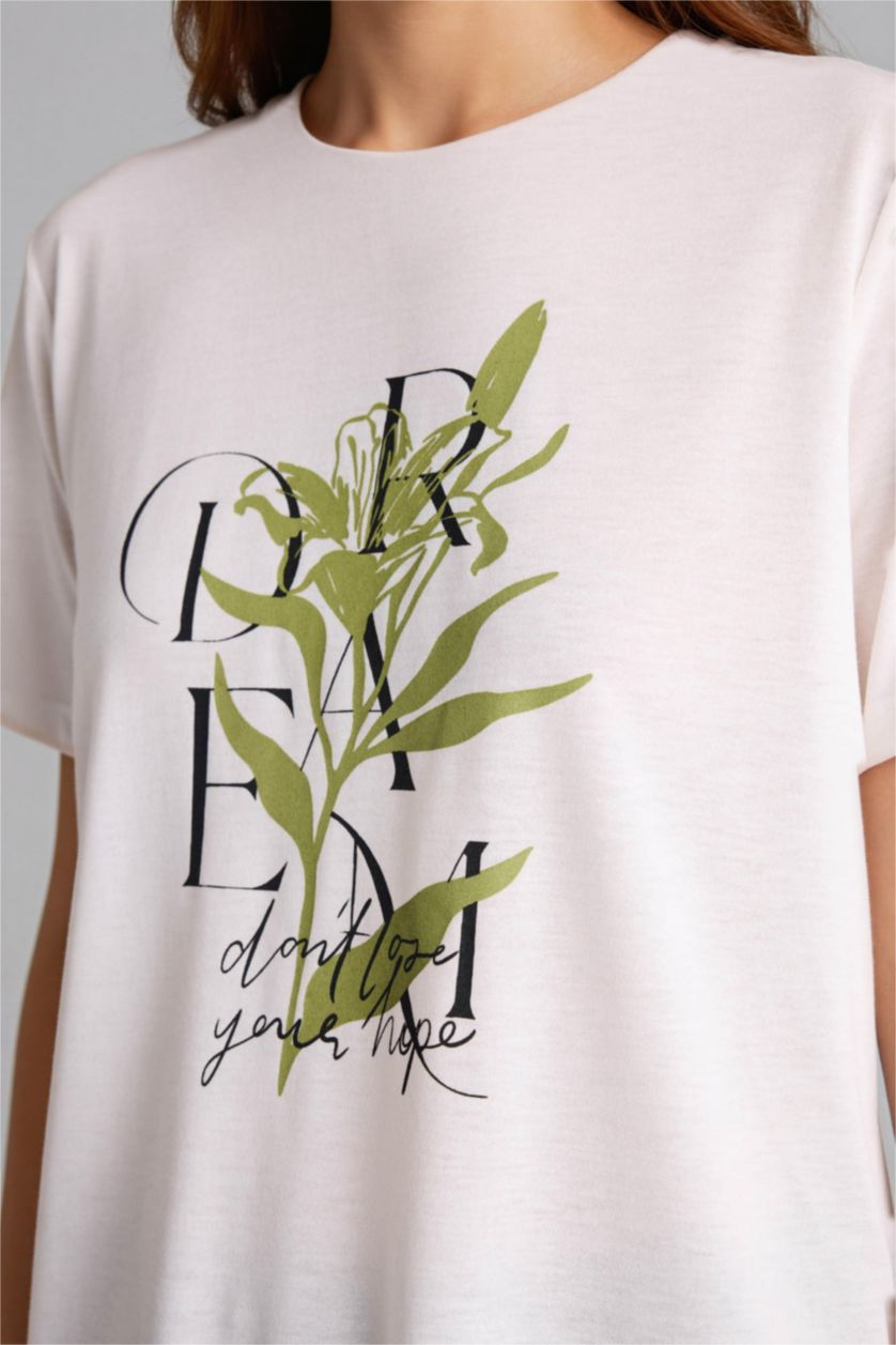 Kadın Ekru Regular Fıt Bisiklet Yaka Çiçekli Kısa Kollu Tişört