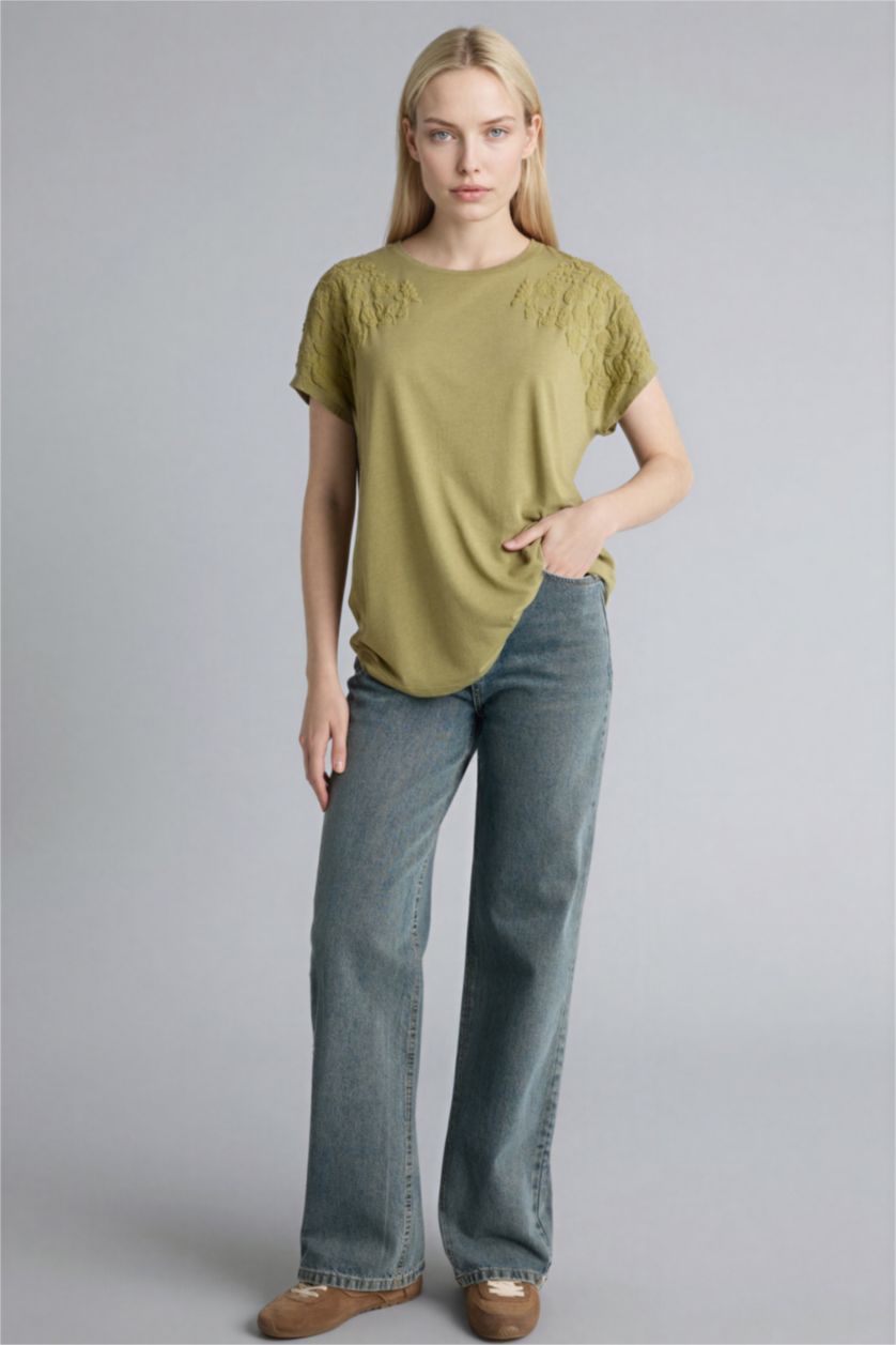 Kadın Zeytin Yeşili Bisiklet Yaka Çiçekli Kısa Kollu Tişört