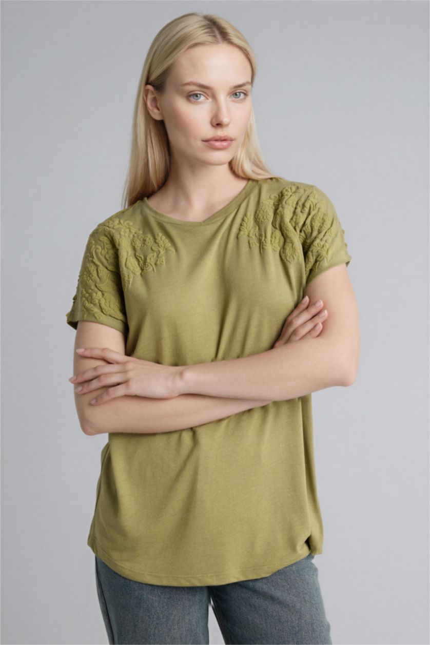 Kadın Zeytin Yeşili Bisiklet Yaka Çiçekli Kısa Kollu Tişört