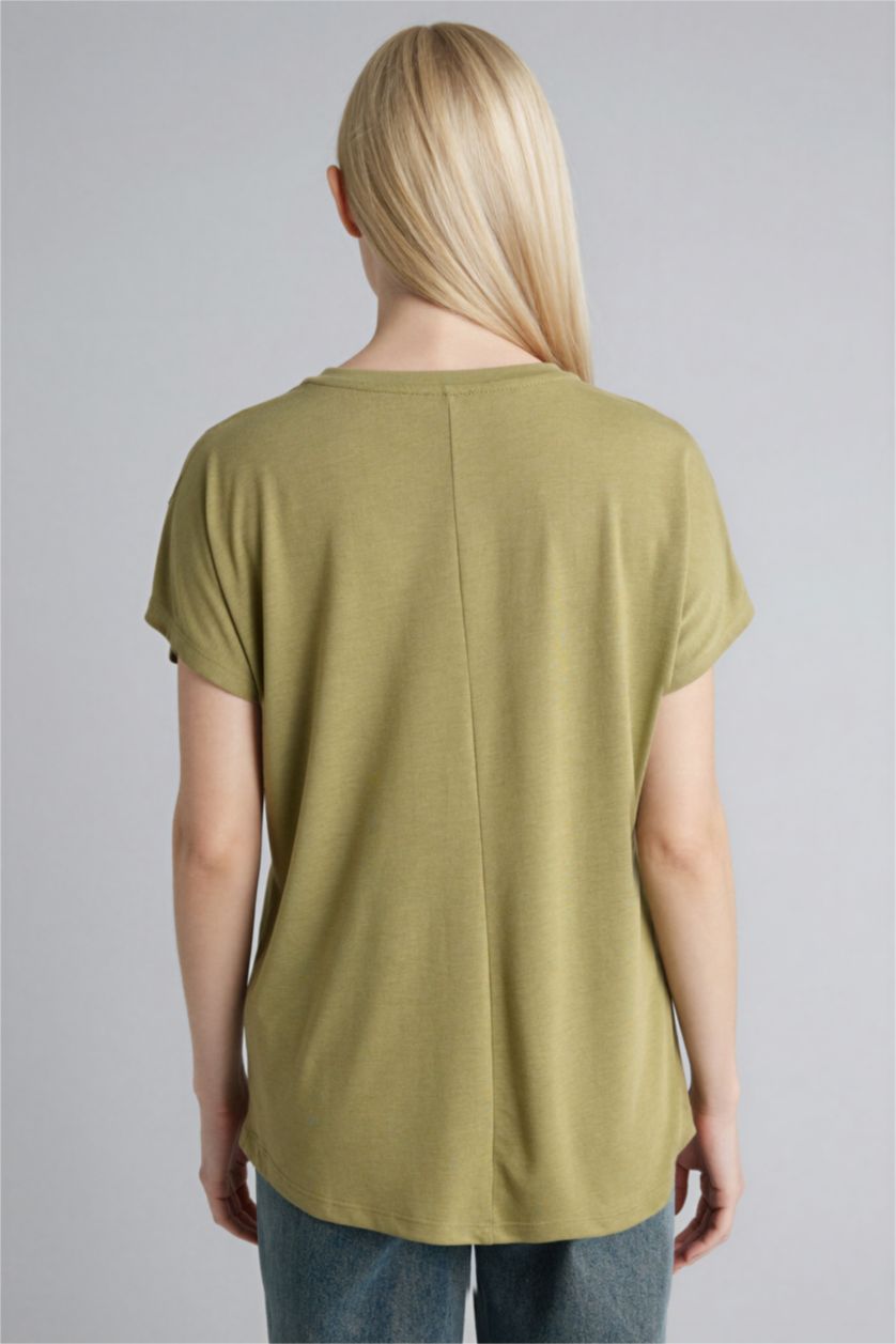 Kadın Zeytin Yeşili Bisiklet Yaka Çiçekli Kısa Kollu Tişört