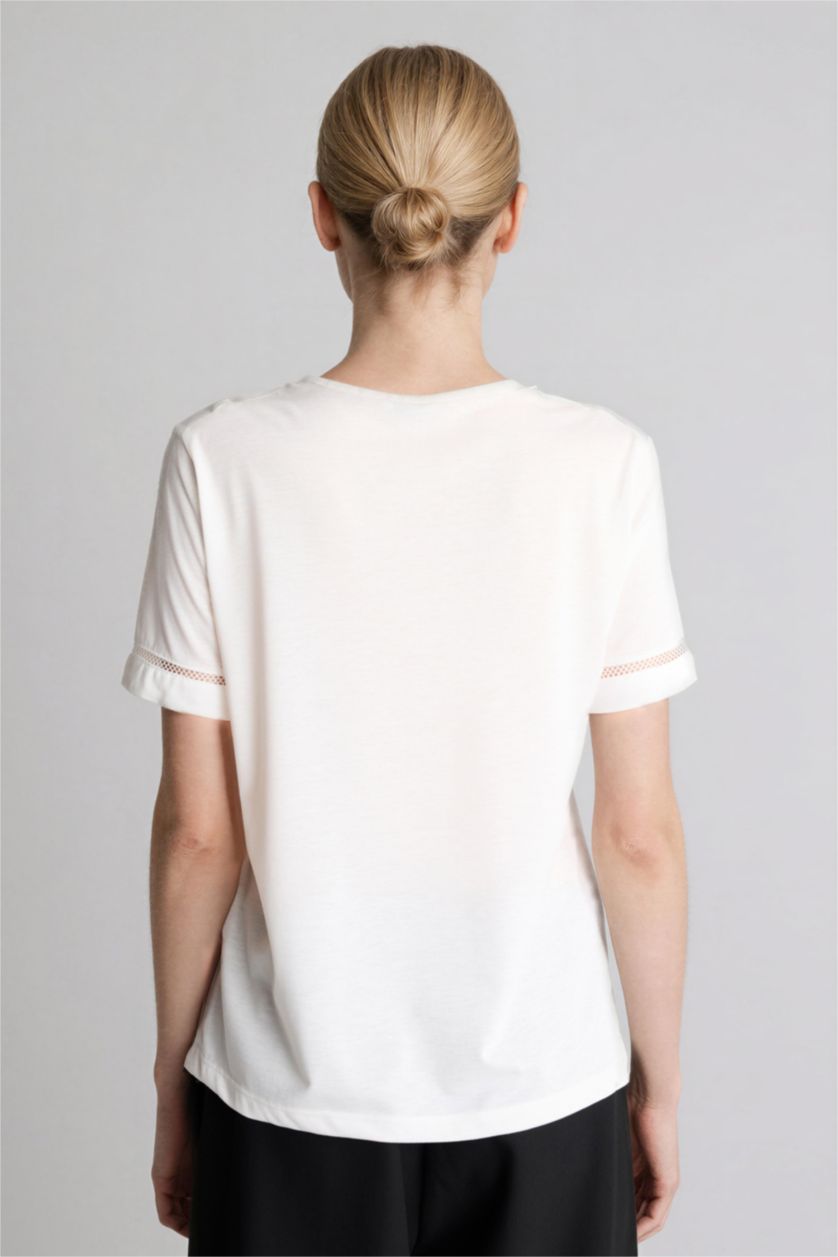 Kadın Ekru Regular Fit V Yaka Tişört