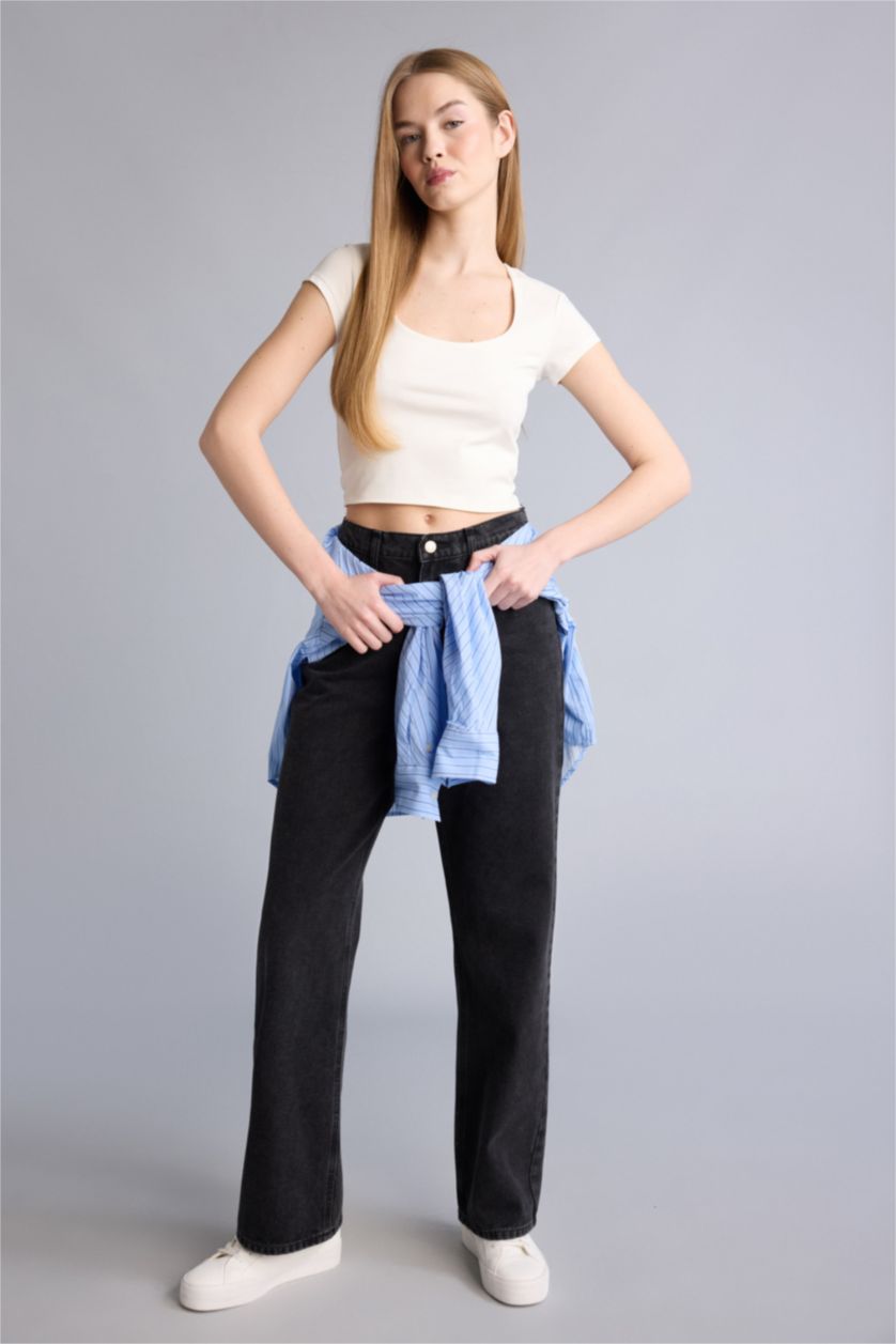 Kadın Kırık Beyaz Fıtted U Yaka Kısa Kollu Tişört