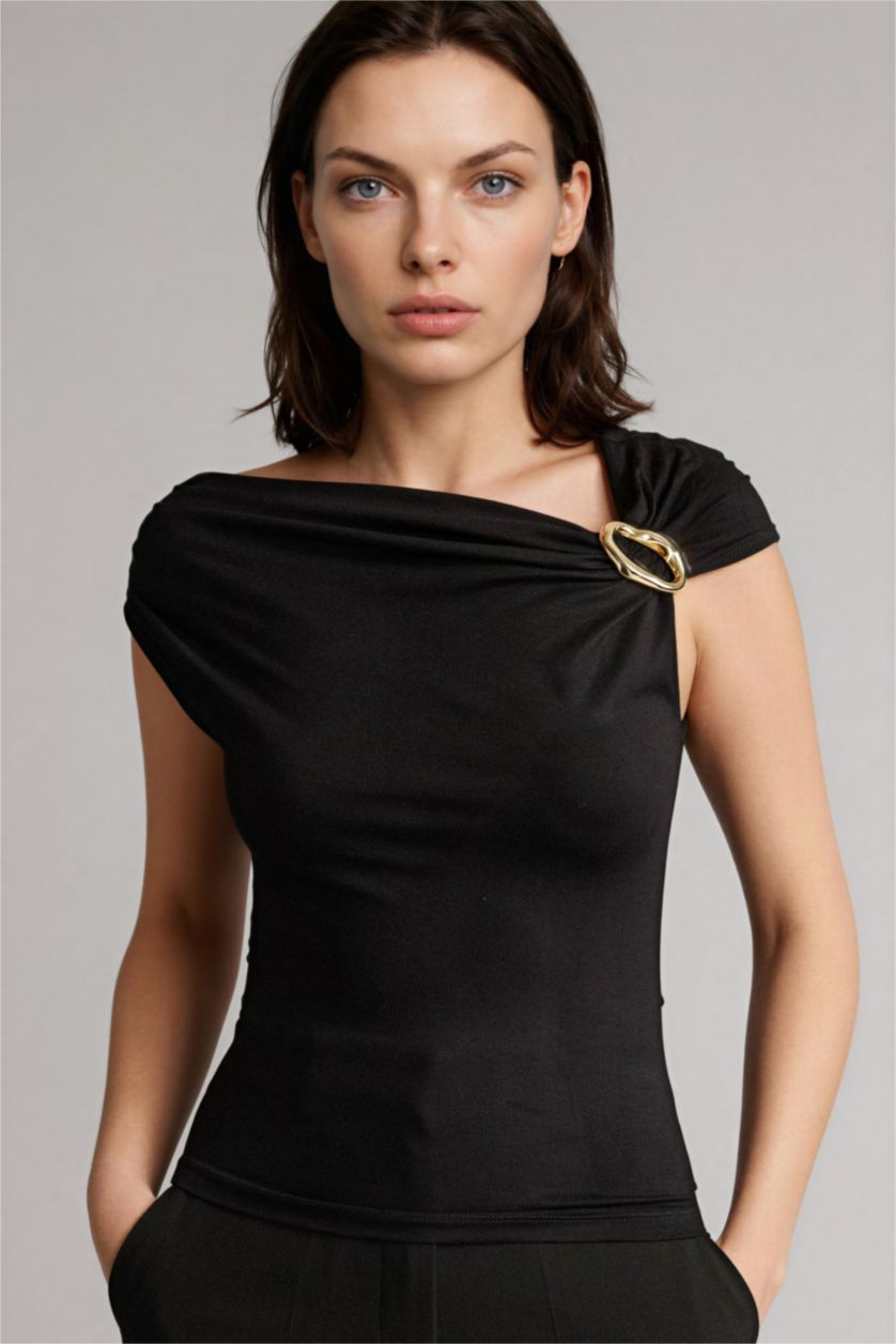 Kadın Siyah Slım Fıt Kayık Yaka Kısa Kollu Tişört