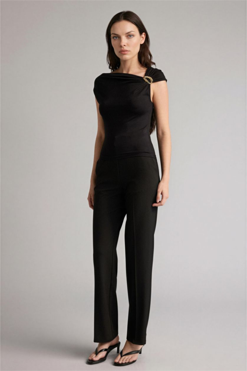 Kadın Siyah Slım Fıt Kayık Yaka Kısa Kollu Tişört