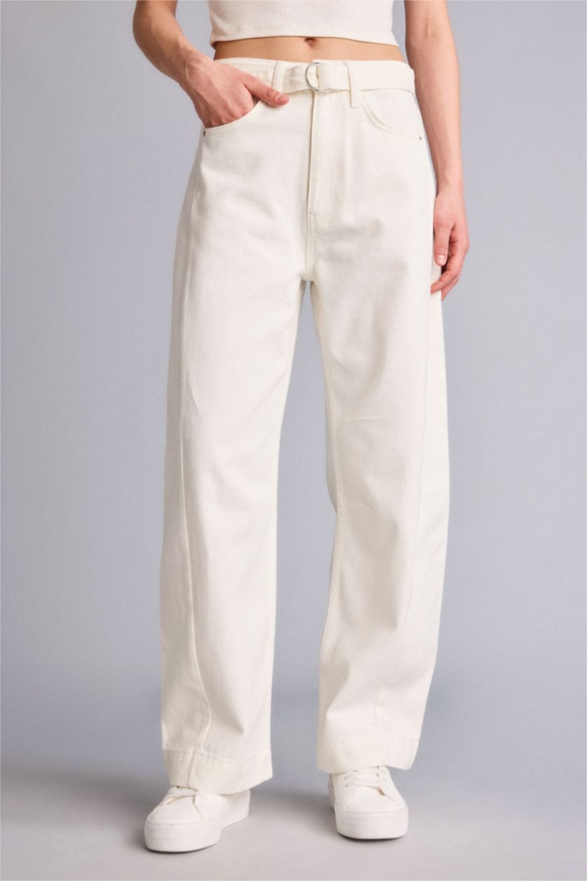 Kadın Beyaz Barrel Fıt Yüksek Bel Bilek Boy Jean Pantolon