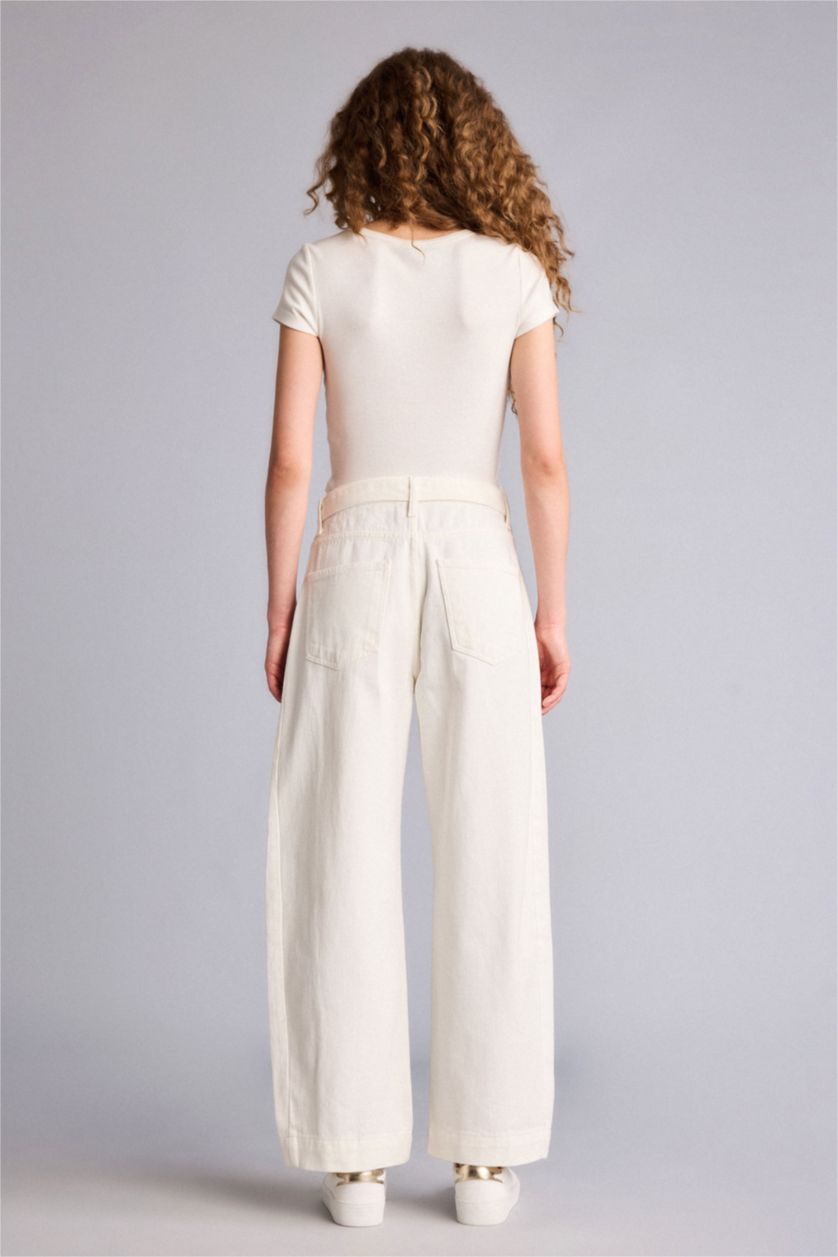 Kadın Beyaz Barrel Fıt Yüksek Bel Bilek Boy Jean Pantolon