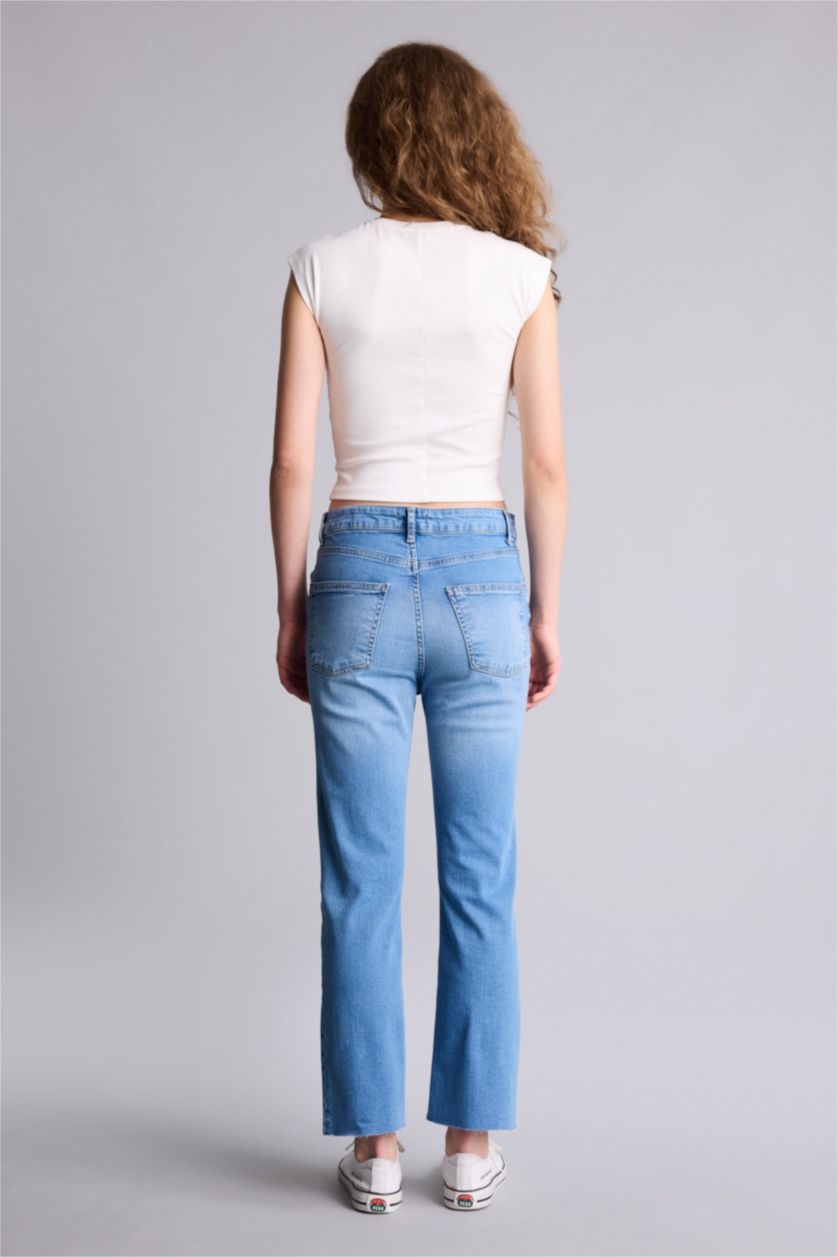 Kadın Açık Mavi Crop Flare Fıt Yüksek Bel Kısa Paça Bilek Boy Jean Yıkamalı Pantolon