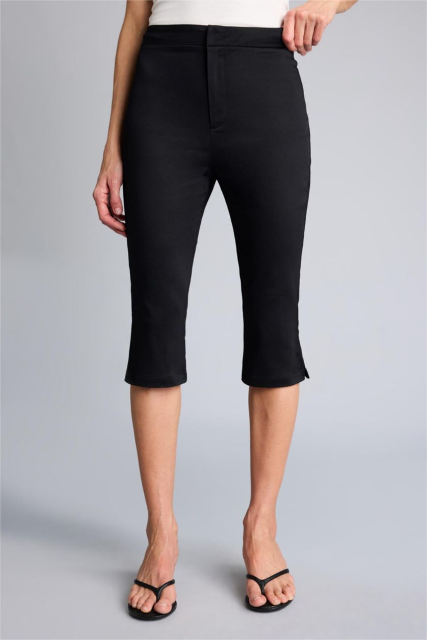 Woman Black Regular Waist Straight Leg Satin Capri Pants