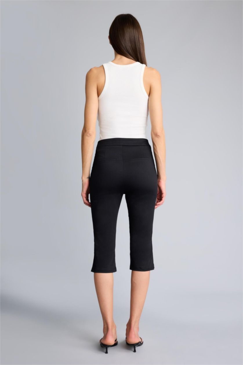 Woman Black Regular Waist Straight Leg Satin Capri Pants