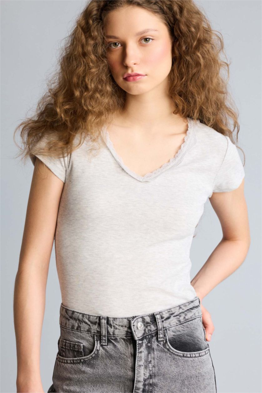 Kadın Gri Melanj Fıtted Dantel Yaka Ribana Tişört