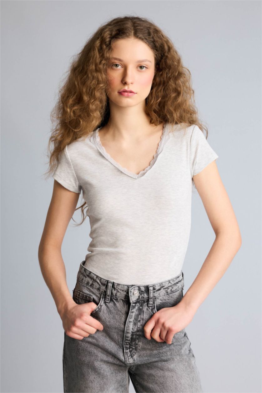 Kadın Gri Melanj Fıtted Dantel Yaka Ribana Tişört