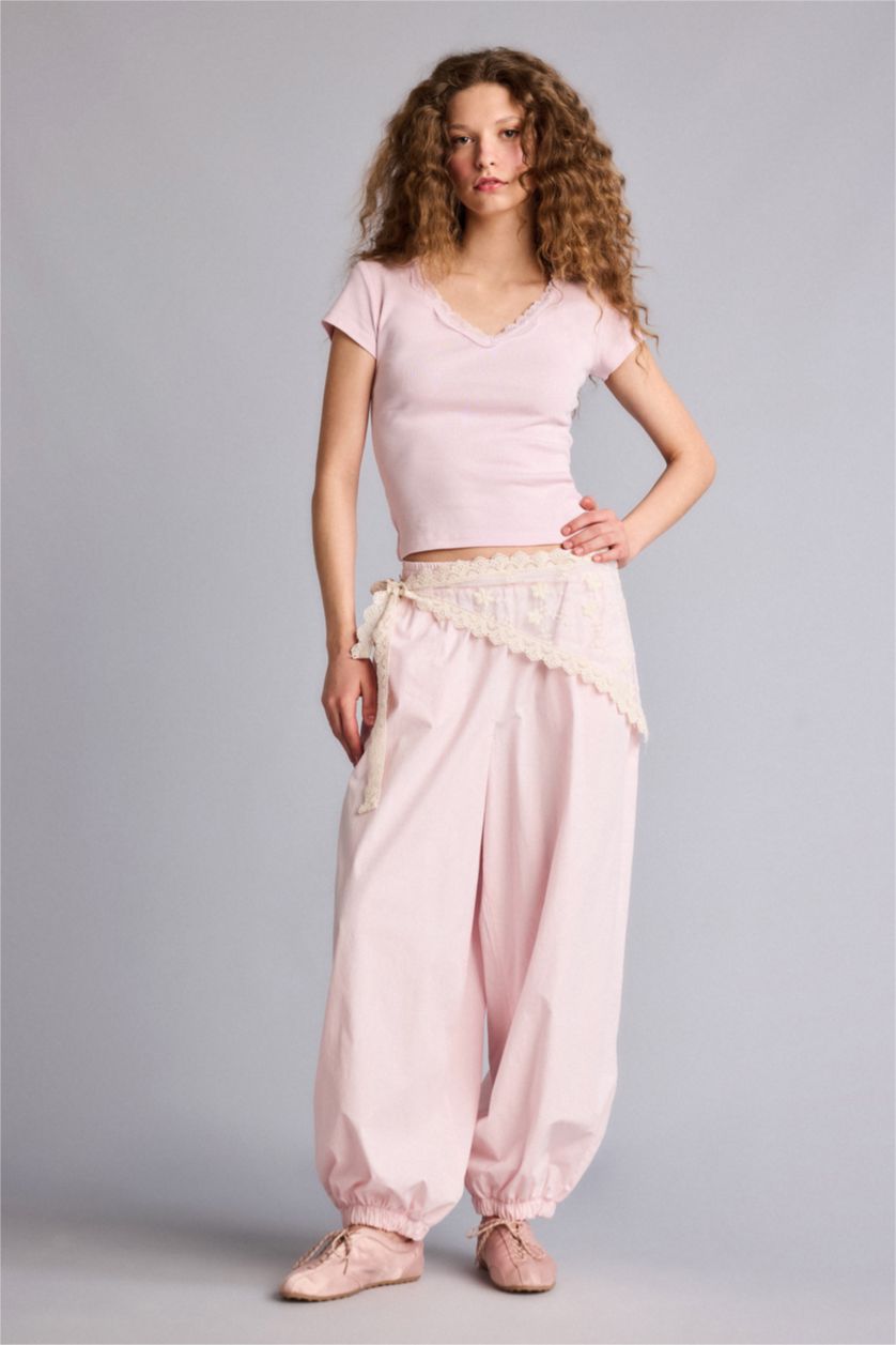 Kadın Açık Pembe Fıtted Dantel Yaka Ribana Kısa Kollu Tişört