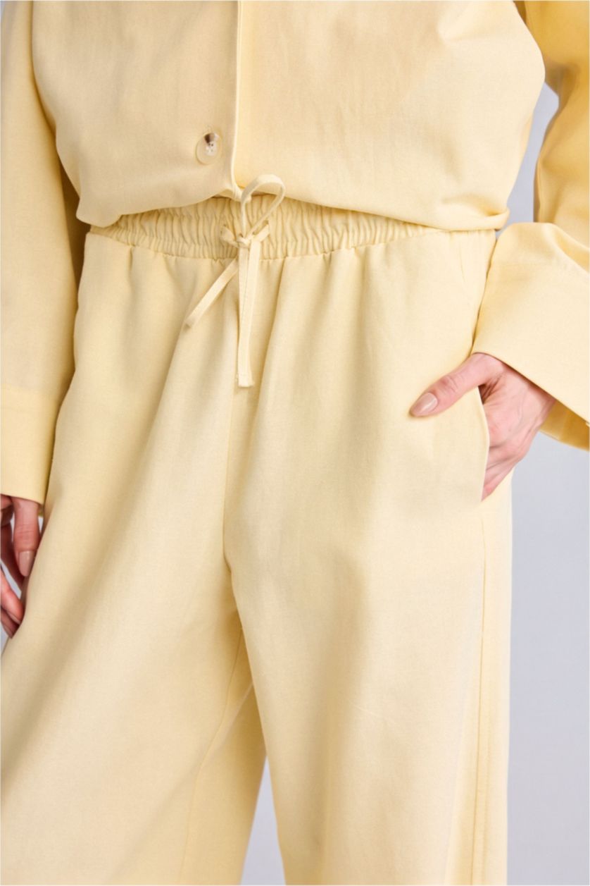 Woman Light Yellow Wide Straight Linen Blend Trousers
